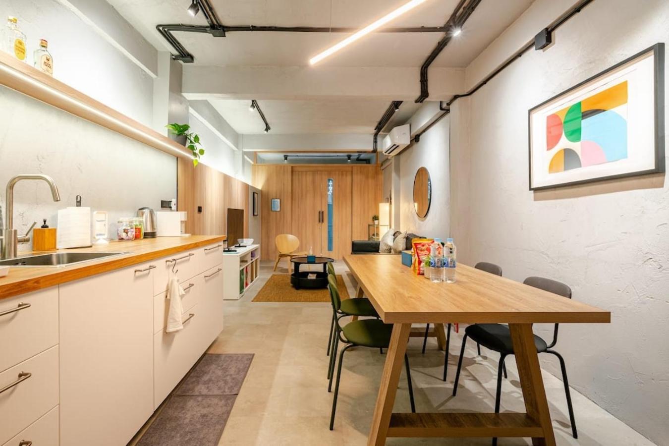 Rare Townhouse Perfect For Groups, 8 Mins To Train Holiday home